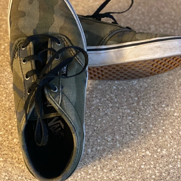 Big kids size 5 camouflage green vans - Picture 3 of 4